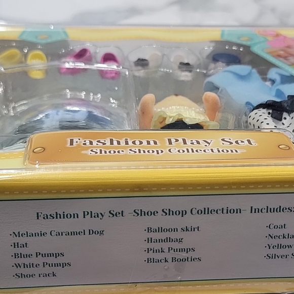 Calico Critters #CC3052 Fashion Playset Shoe Shop Collection - Picture 2 of 6
